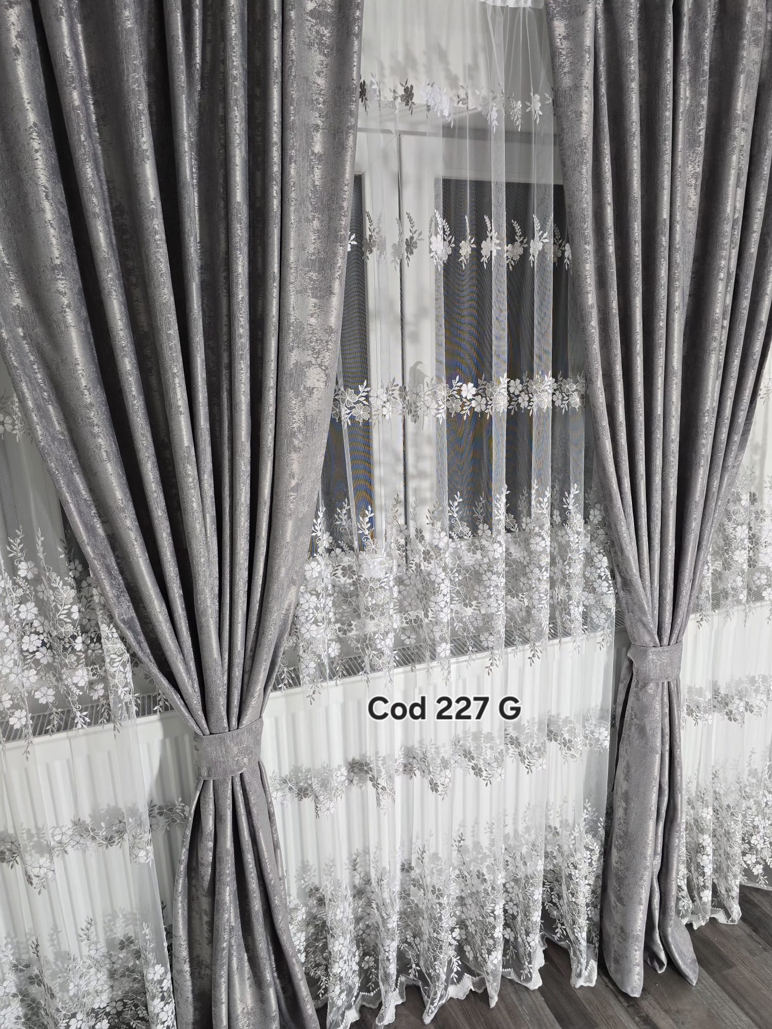 Set Perdea tulle floricele gri draperie nisip gri 227G - imagine 2
