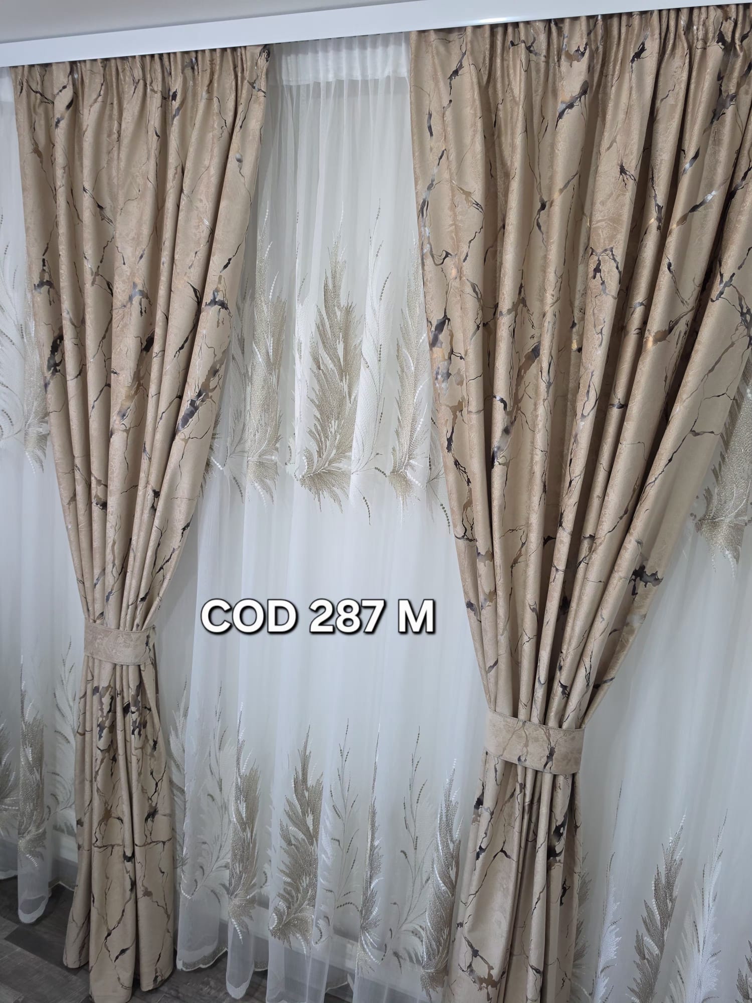 Set perdea pana crem cu draperie catifea cu model maro 287M - imagine 2