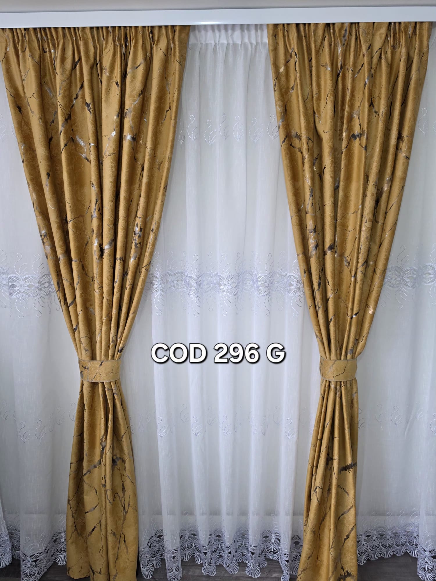 Set perdea flori cu broderie si draperie catifea cu model mustar 296 G