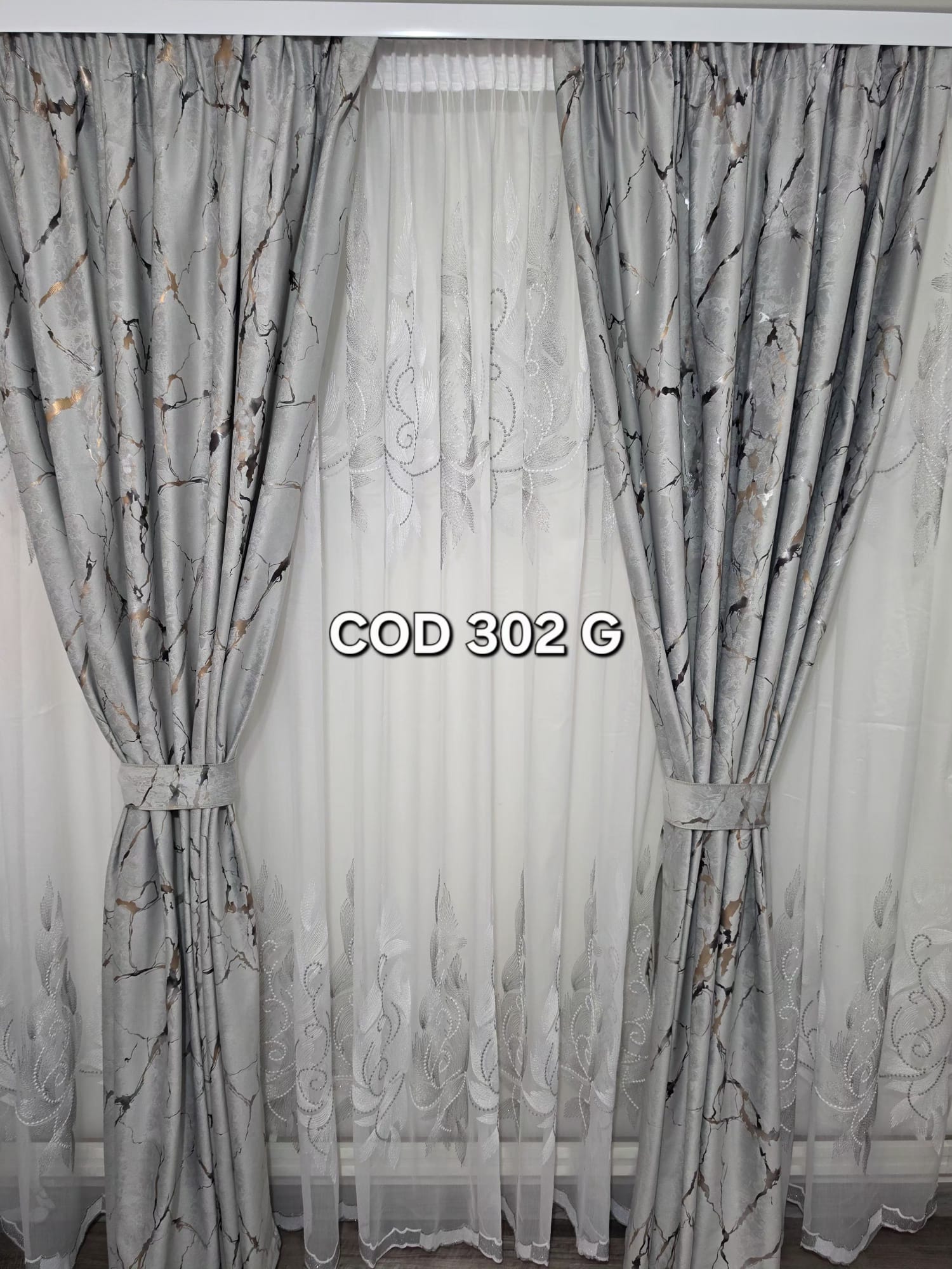 Set perdea frunze gri si draperie catifea cu model gri 302G