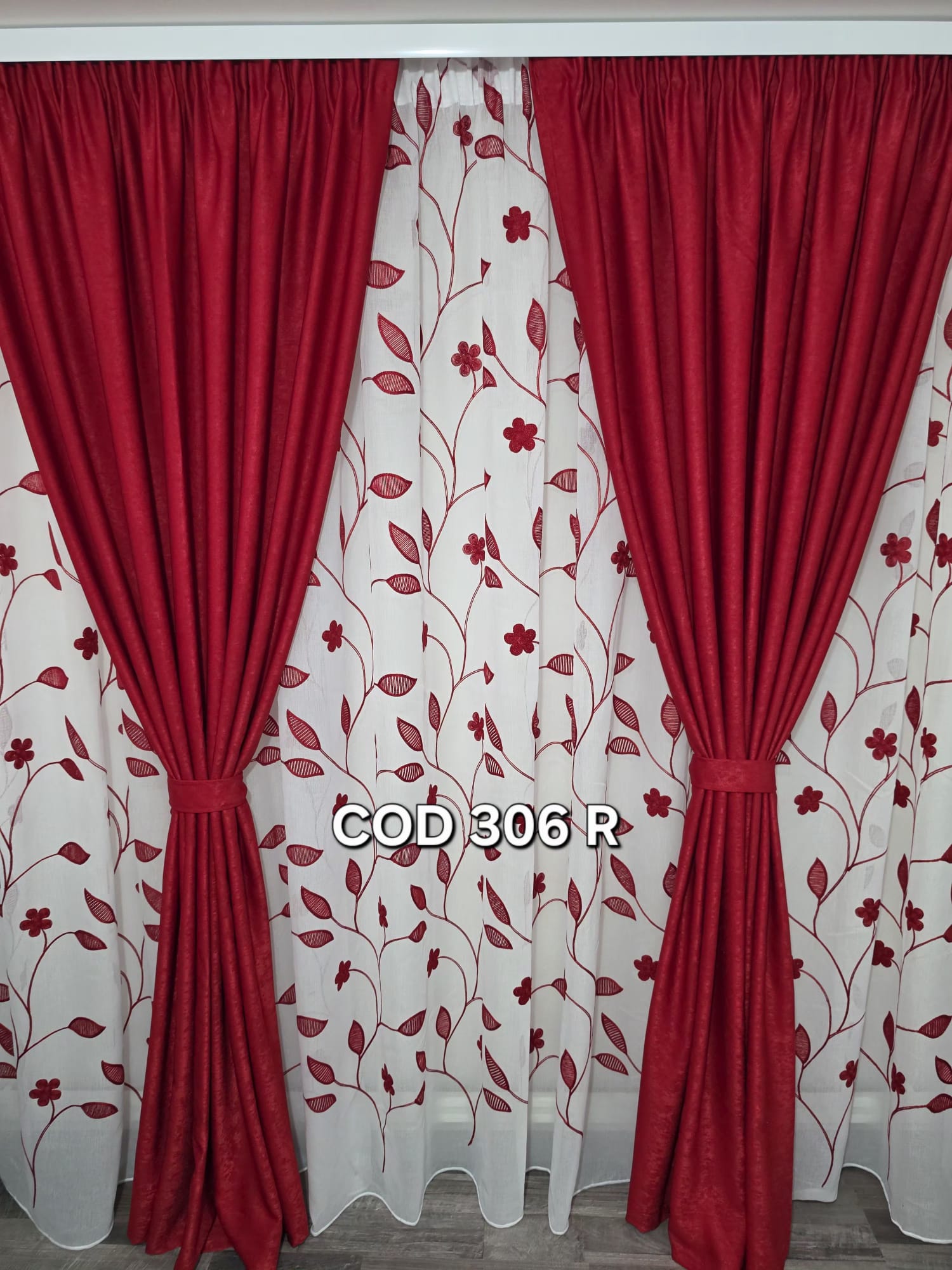 Set perdea de in flori rosii si draperie blackout soft rosu 306 R