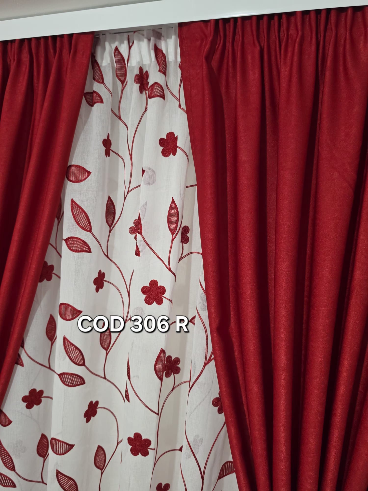 Set perdea de in flori rosii si draperie blackout soft rosu 306 R - imagine 3