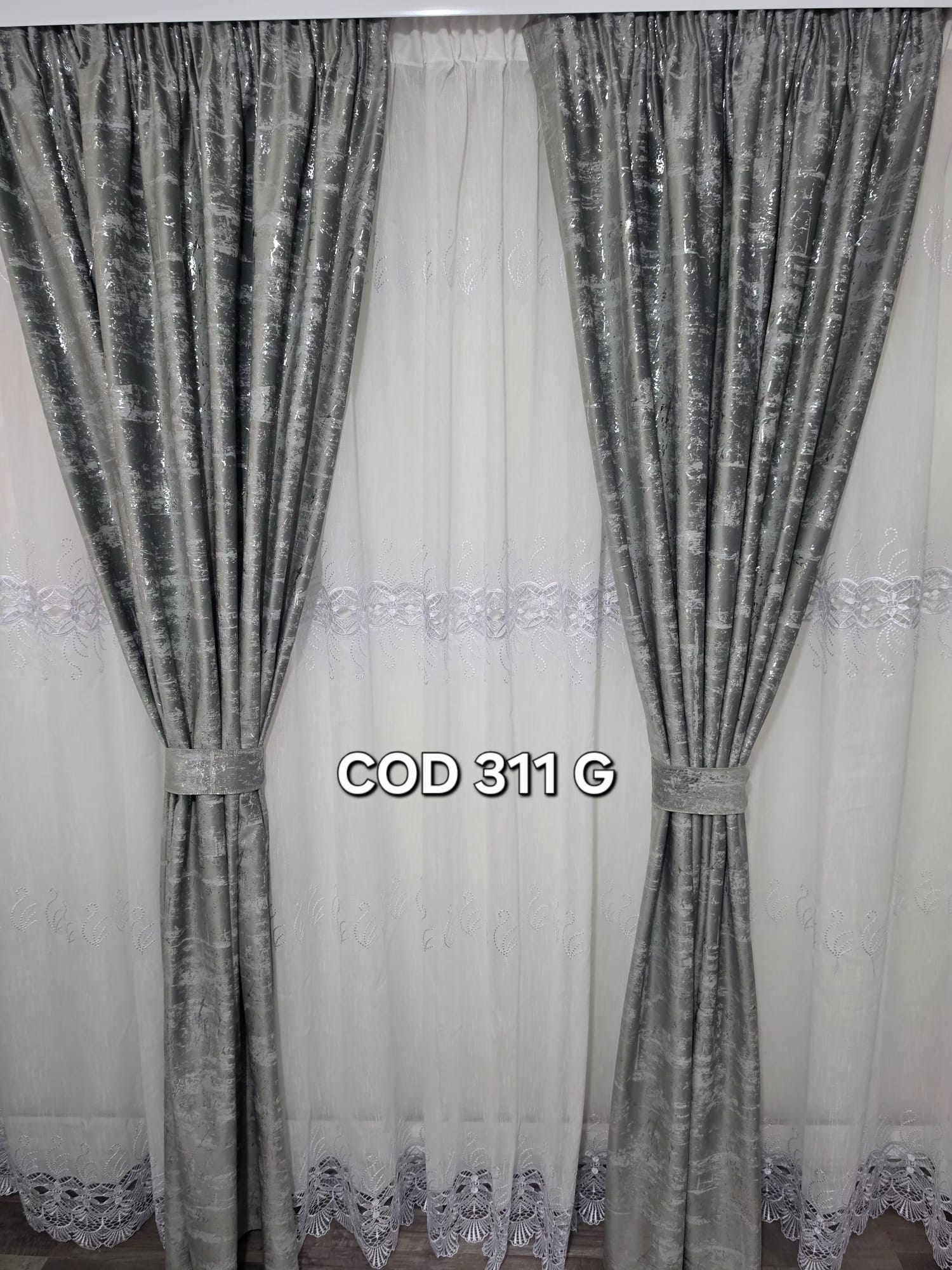 Set perdea flori cu broderie si draperie catifea cu model gri sclipici 311g