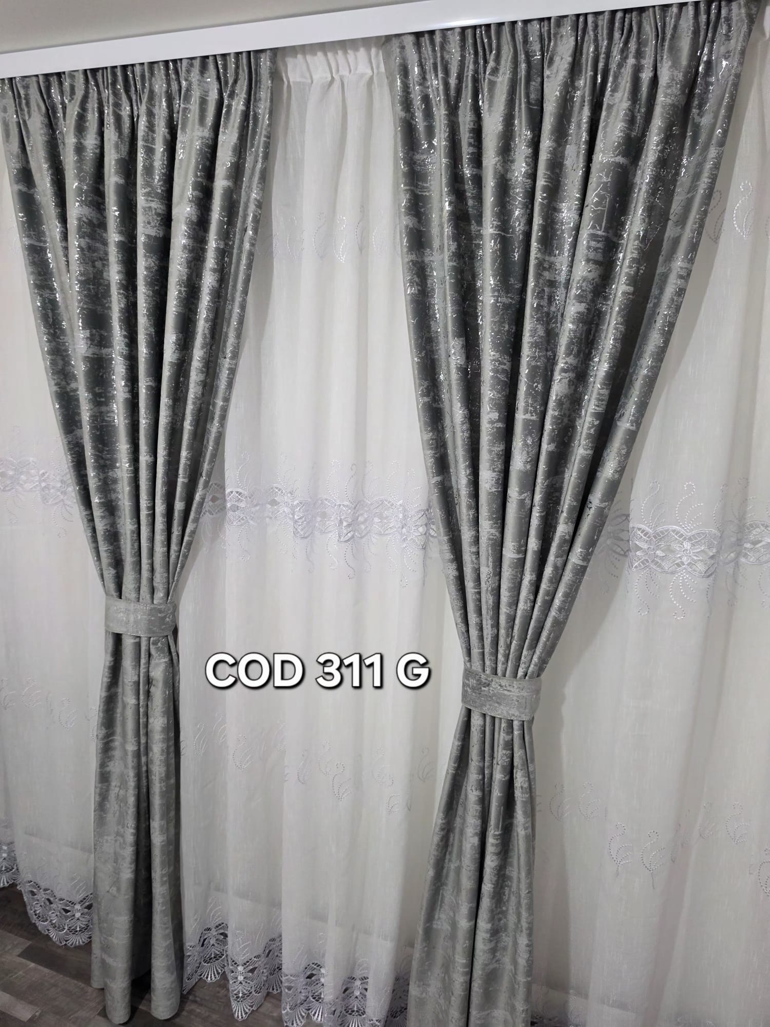 Set perdea flori cu broderie si draperie catifea cu model gri sclipici 311g - imagine 2