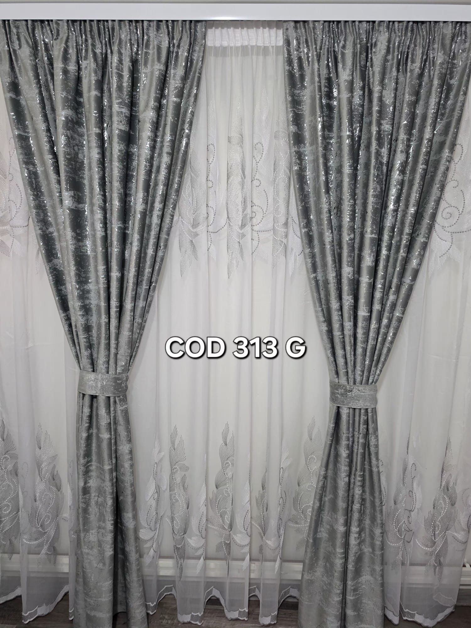 Set perdea frunze gri si draperie catifea cu model gri sclipici 313 G