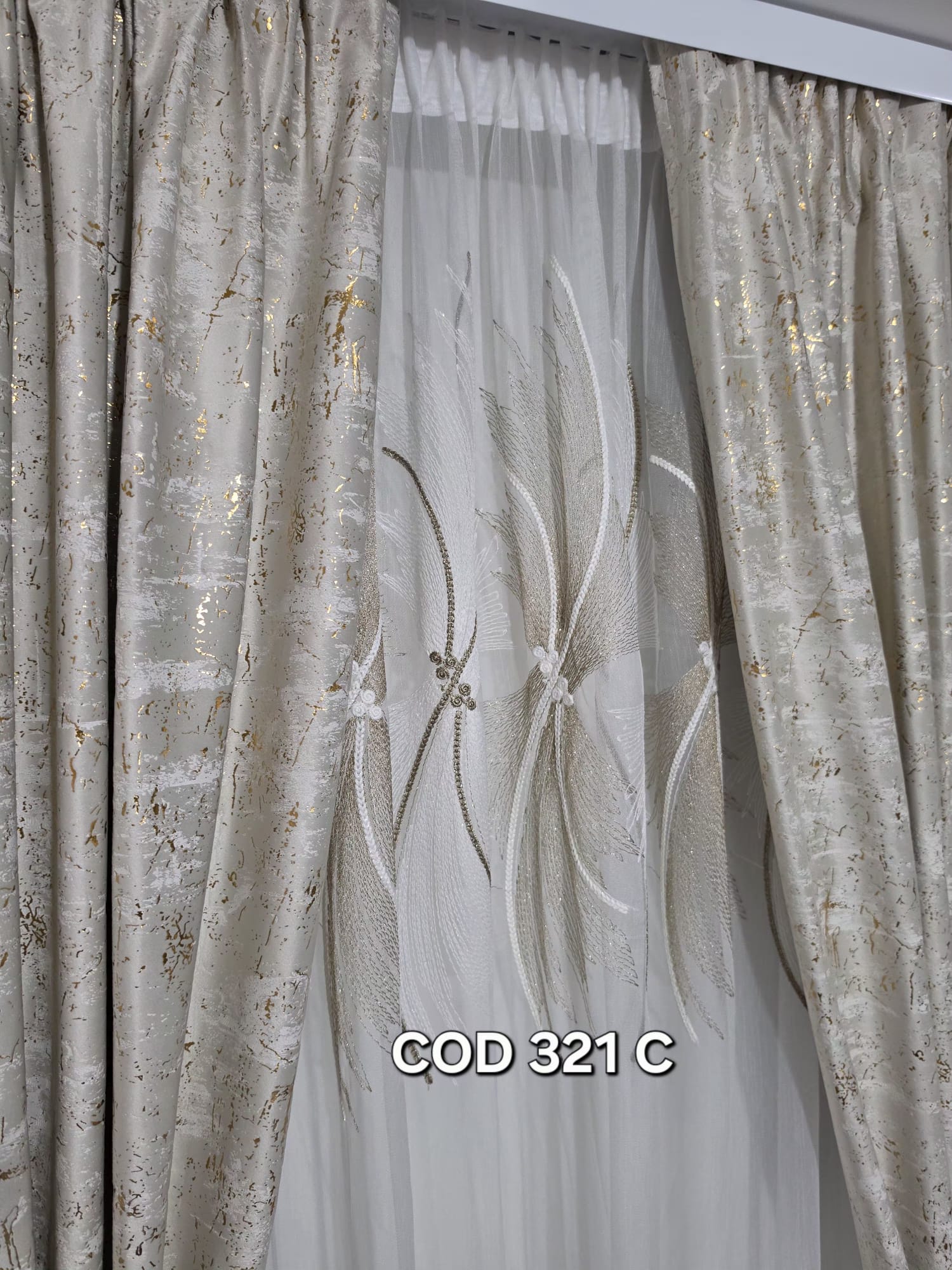Set perdea spiral crem cu draperie catifea cu model crem sclipici 321C - imagine 3