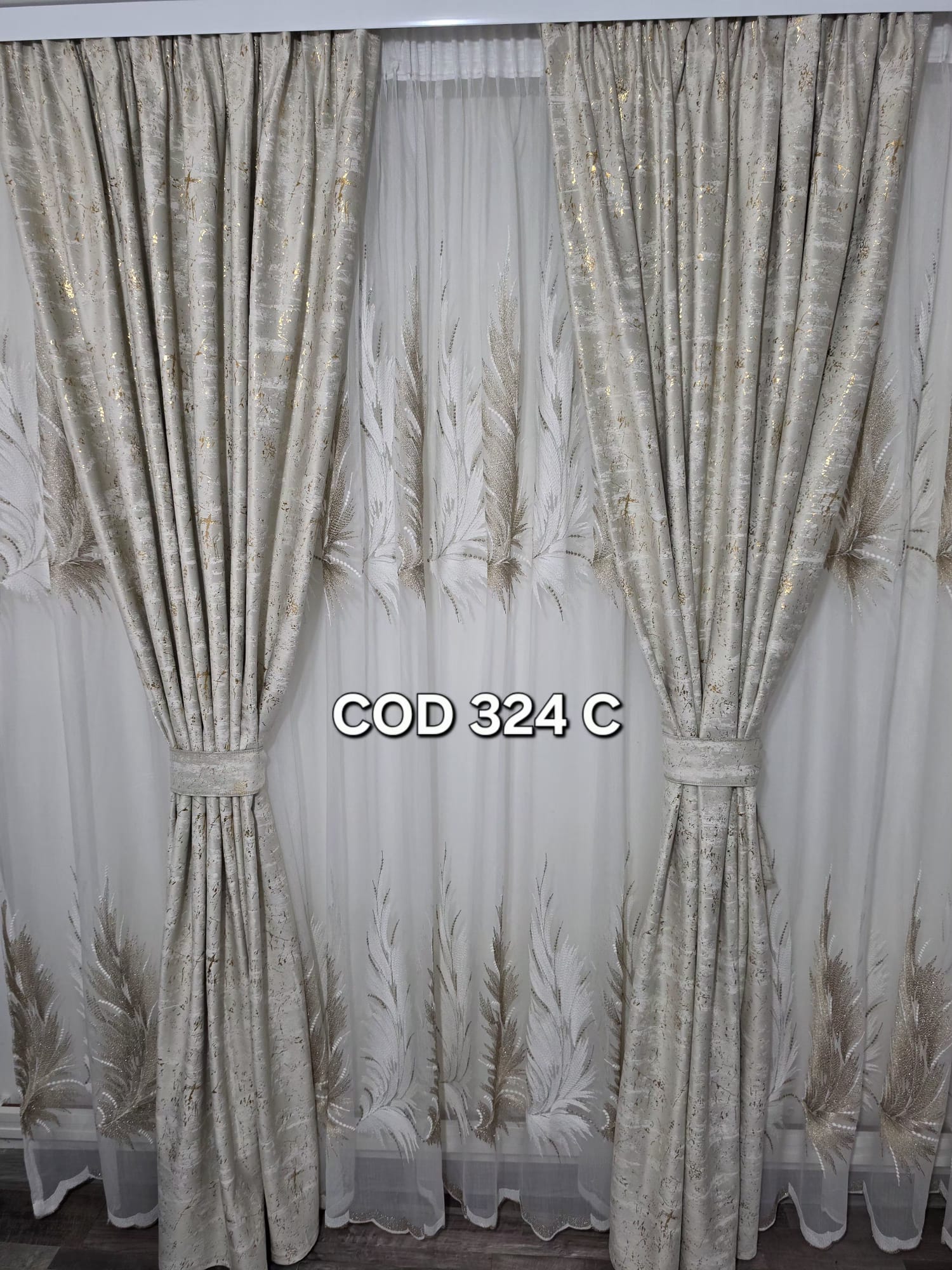 Set perdea pana crem cu draperie catifea cu model crem sclipici 324C